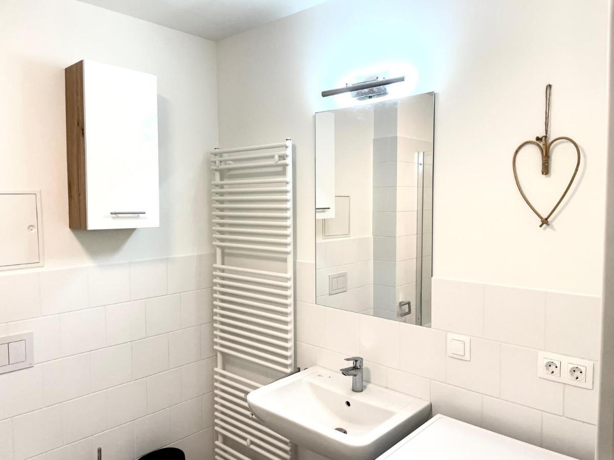 Bright Modern Flat With Balcony Apartment Виена Екстериор снимка