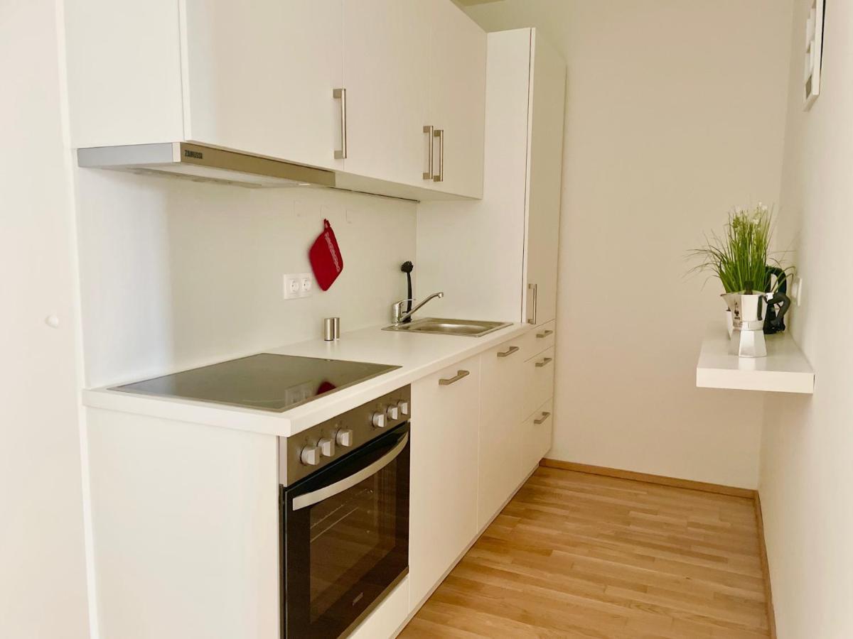 Bright Modern Flat With Balcony Apartment Виена Екстериор снимка