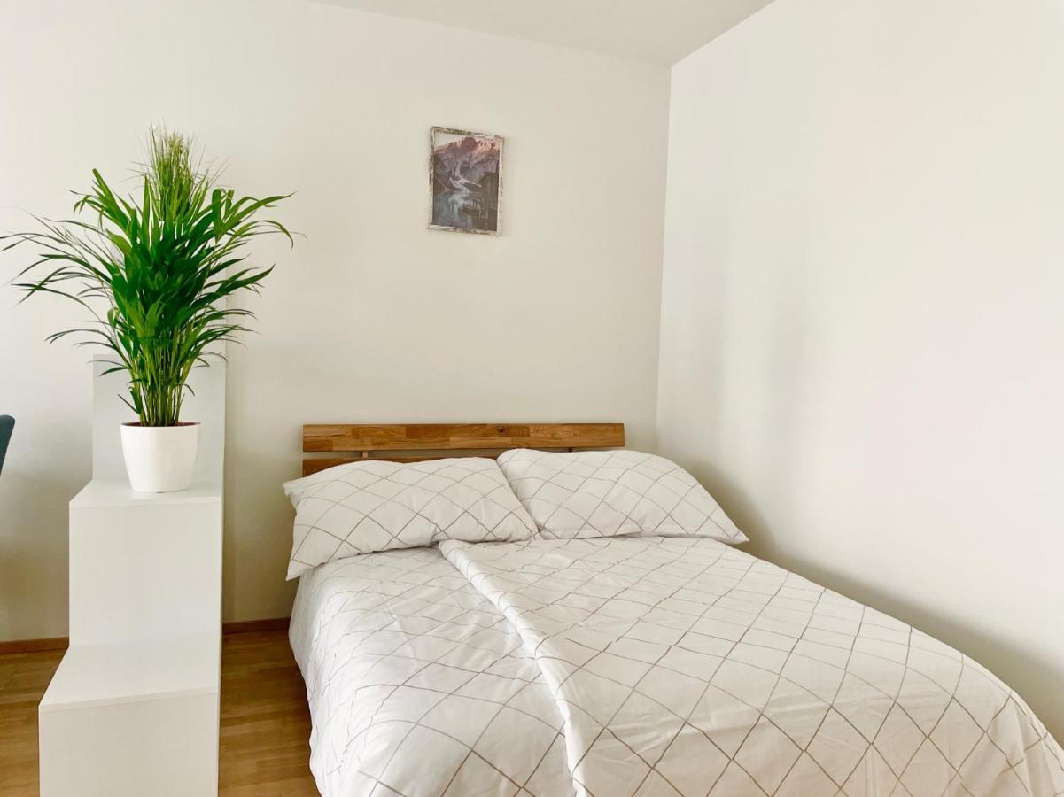 Bright Modern Flat With Balcony Apartment Виена Екстериор снимка